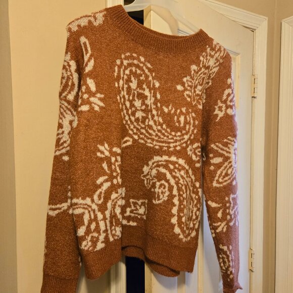 Very J M orange & creme sweater with paisley pattern, fits a little oversized - Picture 3 of 3